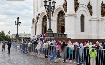 Верующим предстоит отстоять 4,5 часа к мощам Спиридона Тримифунтского