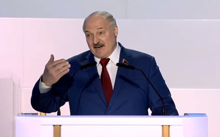 Лукашенко: Белоруссия не отдаст свою землю, пока я у власти
