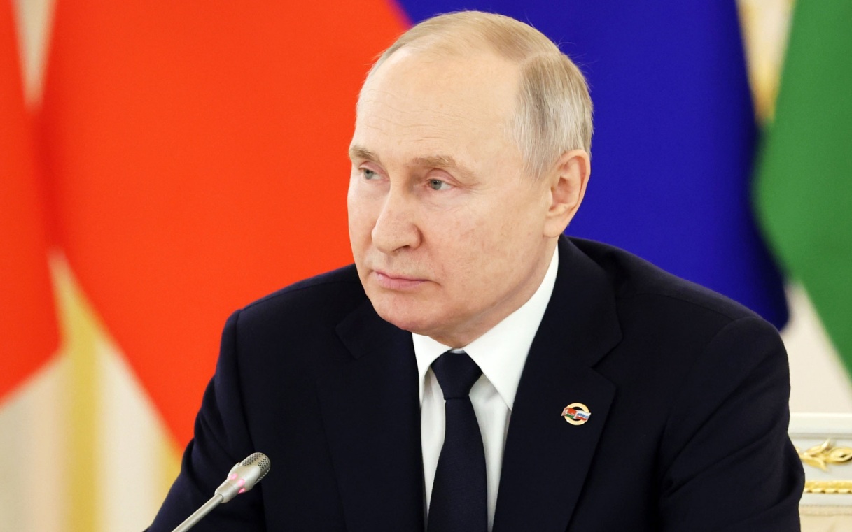 Путин: российский бизнес работает устойчиво