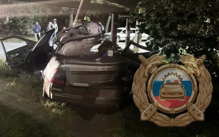 Автомобилист погиб в Саратовской области, протаранив опору теплотрассы