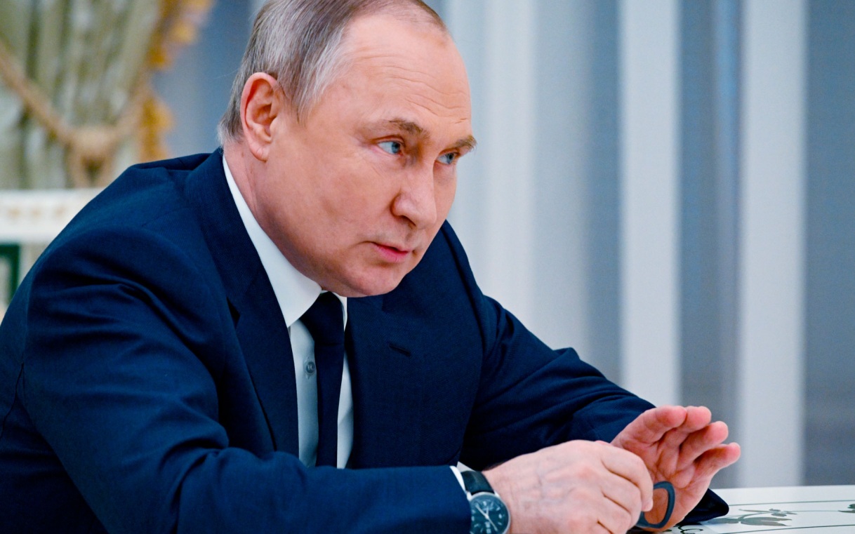 Путин поздравил Камболова с победой на выборах президента Южной Осетии