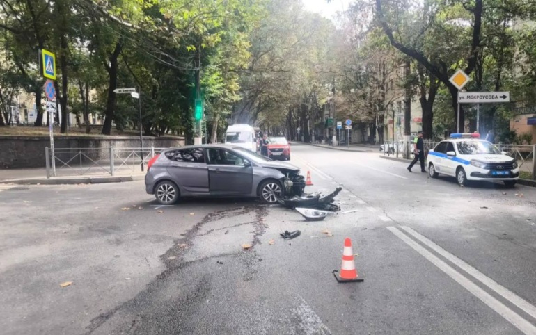 В Симферополе водитель мотоцикла погиб после столкновения с автомобилем