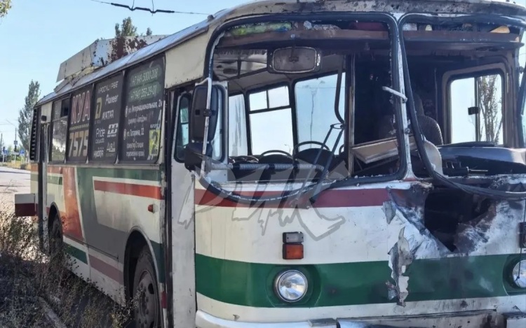 При ударе ВСУ по автобусу в Горловке пострадали 11 человек, включая двоих детей