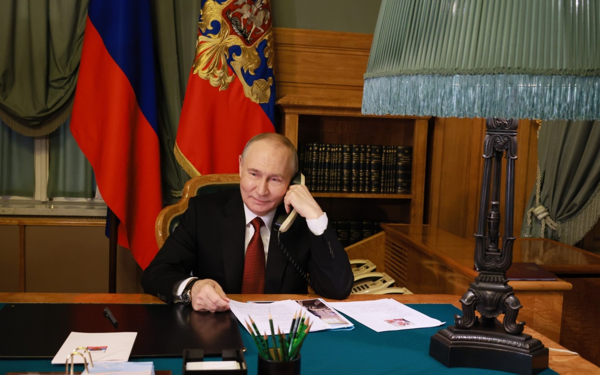 Путин поздравил Камболова с победой на выборах президента Южной Осетии