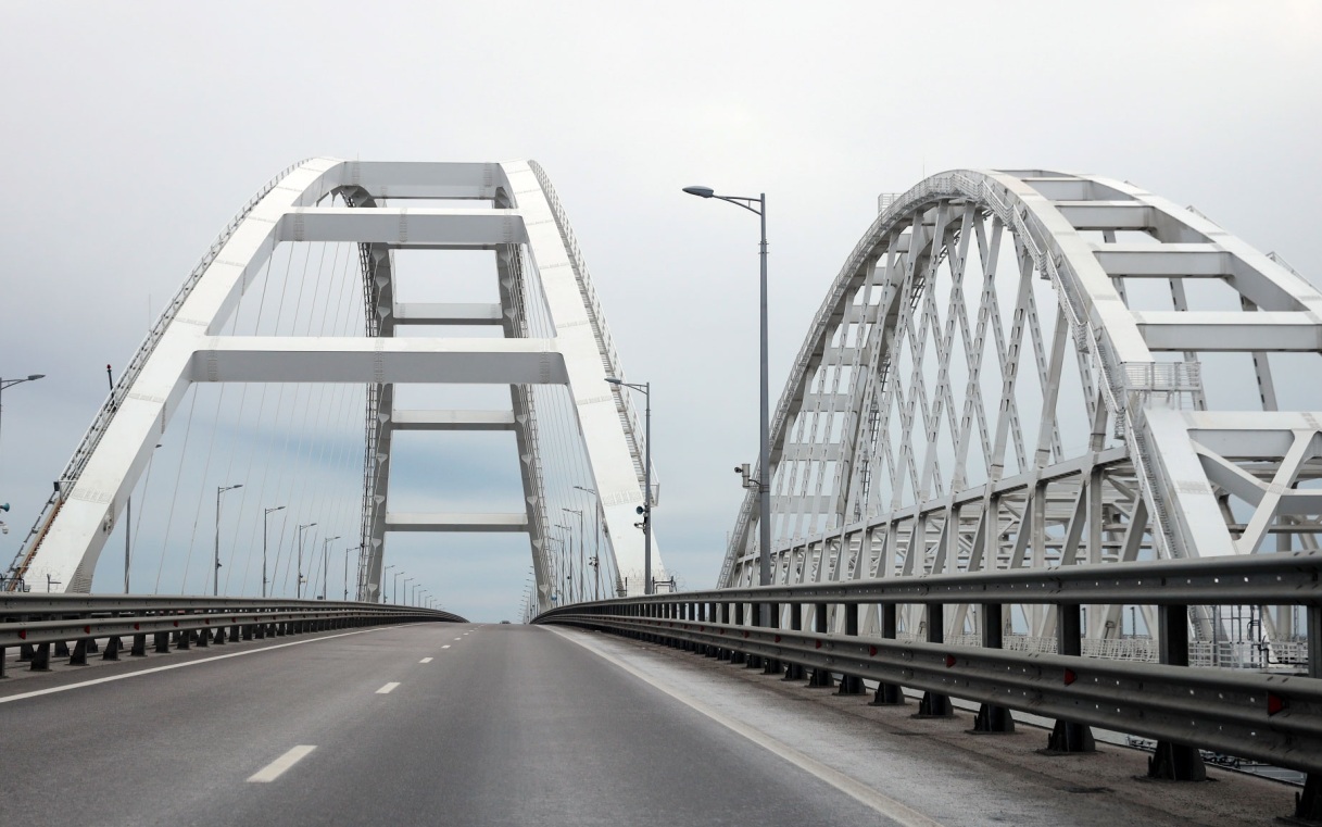 Крымский мост открыли для движения транспорта
