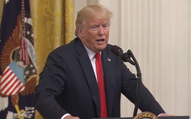Трамп опубликовал фото Белого дома с "мусорными мешками" CNN, MS NOW и Politico