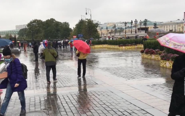 Москвичам рассказали, надолго ли в столице задержится дождливая погода