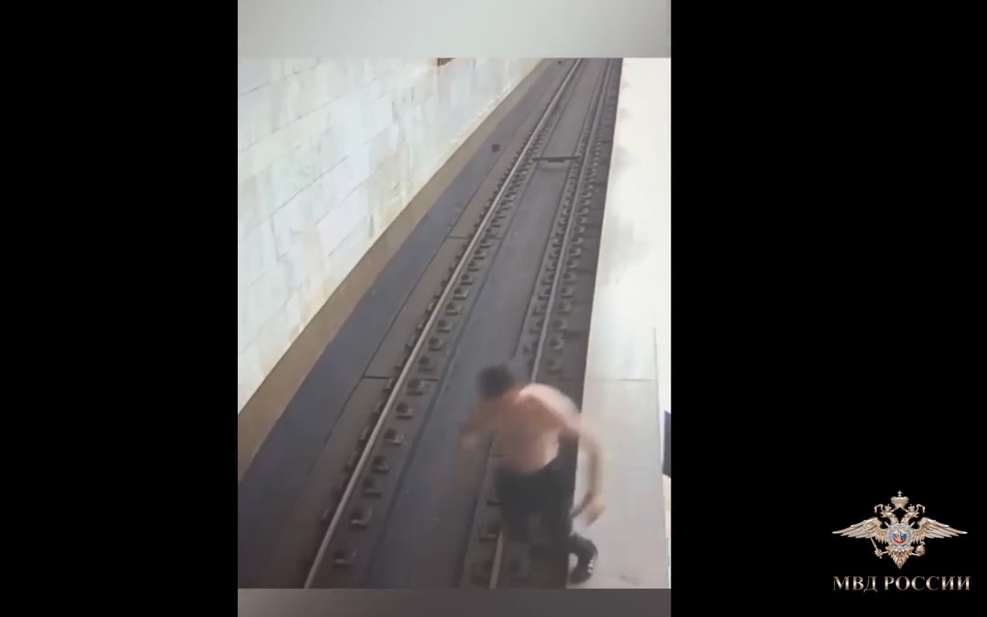 Пытавшийся скрыться от полицейских в тоннеле метро мужчина арестован на 15 суток