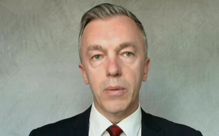 Политик Шмидт заявил, что Мерц хочет заболтать людей оптимистичными прогнозами