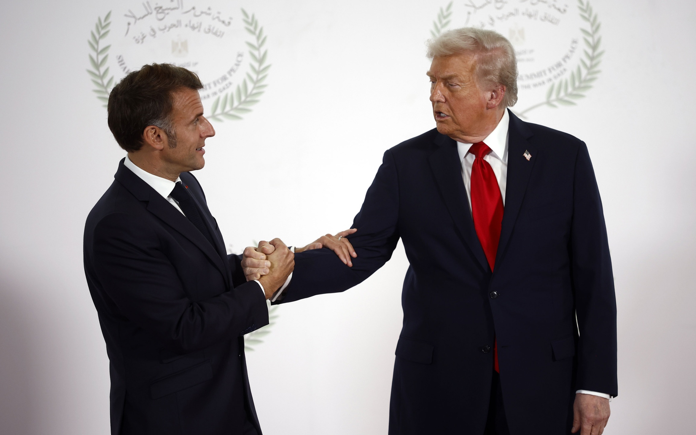 Макрон хочет навязать Трампу "правильные" решения по Украине