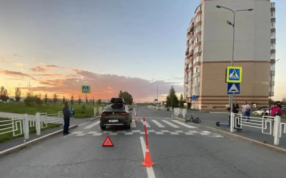 В Тюмени школьник попал под машину, не спешившись с велосипеда на зебре