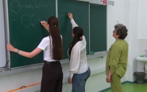 Кубанские стобалльники получат выплаты по 100 тысяч рублей