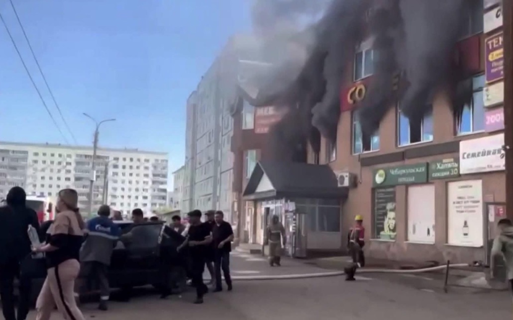 Одна из пострадавших во время пожара в ТЦ в Башкирии введена в кому