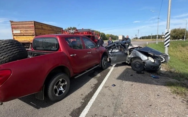 Два человека погибли в тройном ДТП в Воронежской области