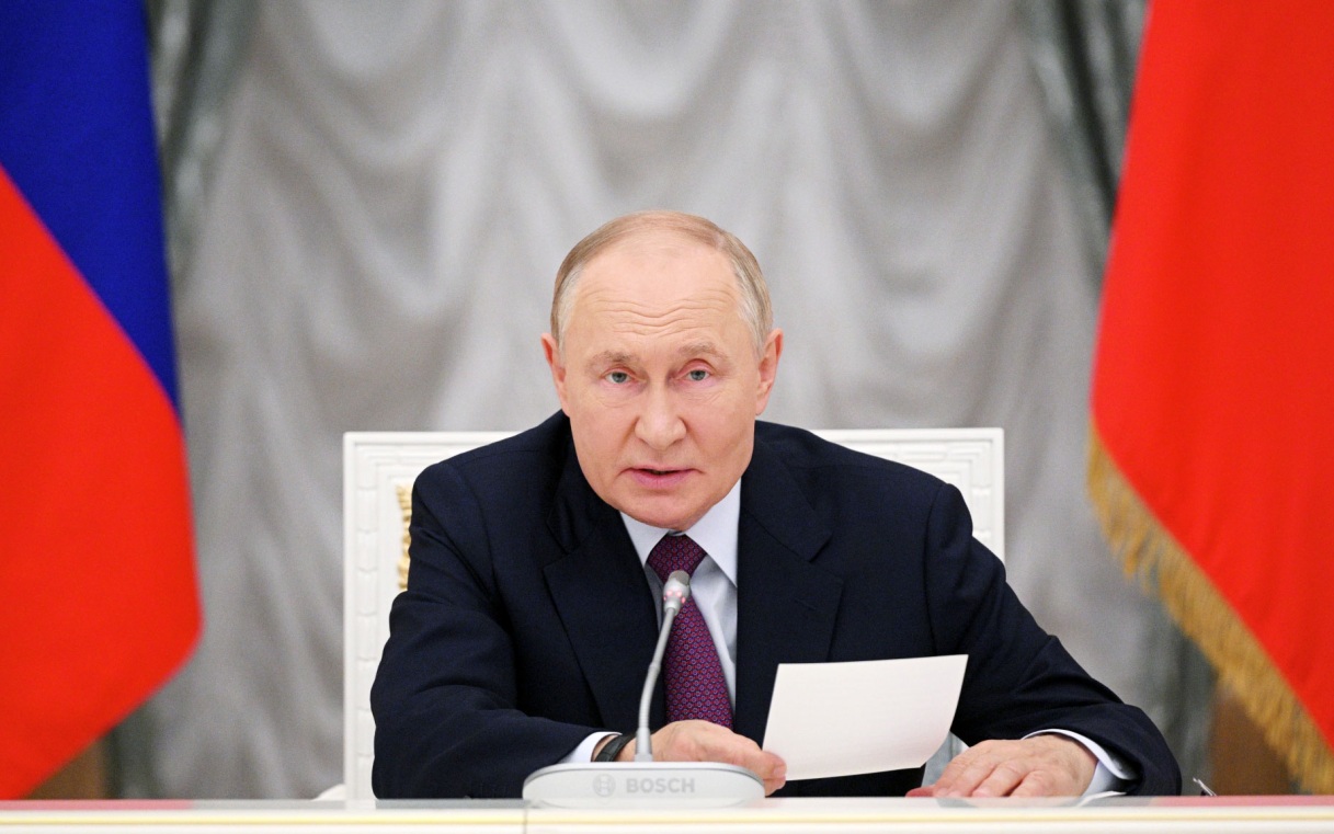 Путин призвал разъяснить гражданам отличия цифрового рубля от безналичного