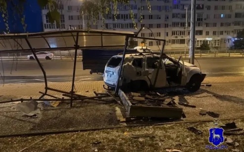 Водитель Renault Duster снес остановку в Самаре