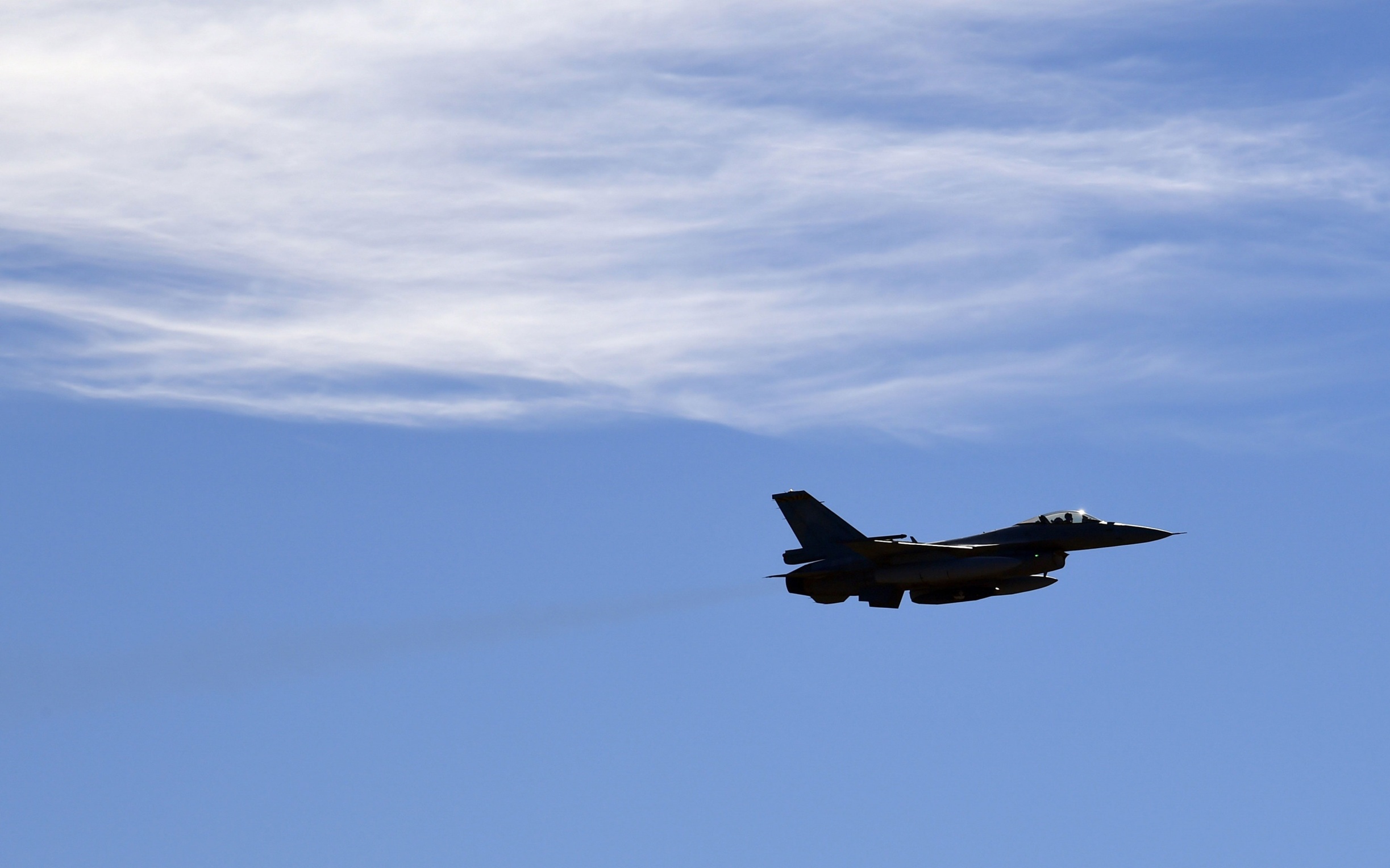 Минобороны Румынии сообщило о поднятии истребителей F-16 в воздух