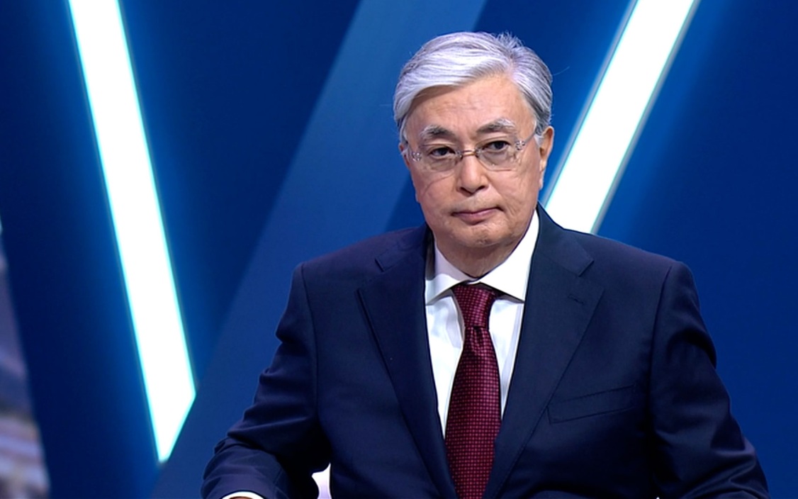 Токаев заявил о необходимости заморозить бои на Украине