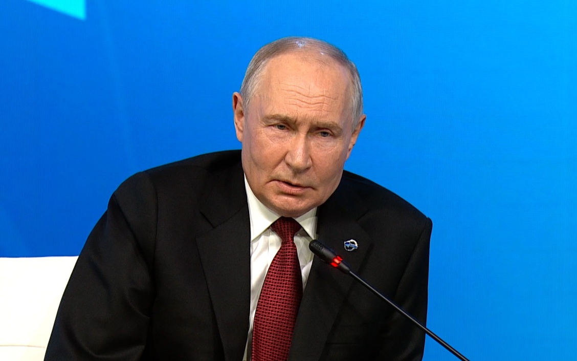 Путин: Россия проходит сложности в экономике и пройдет их