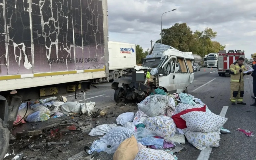 В массовом ДТП на Кубани пострадали двое взрослых и двое детей