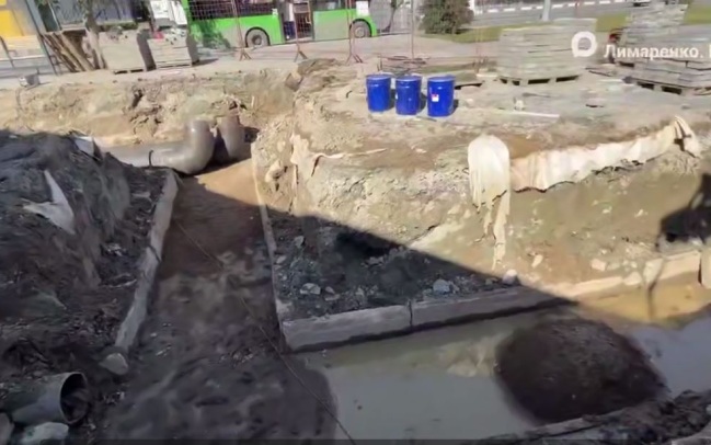В Южно-Сахалинске прорыв сетей оставил без горячей воды 40 многоквартирных домов