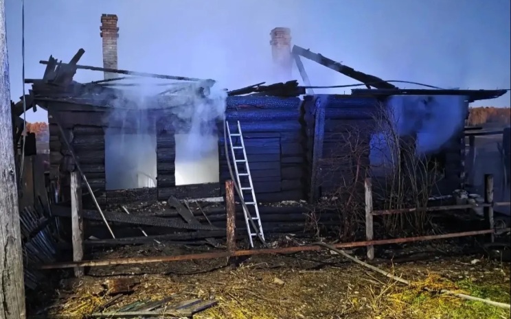 В Иркутской области ребенок погиб при пожаре в доме, где дети остались одни