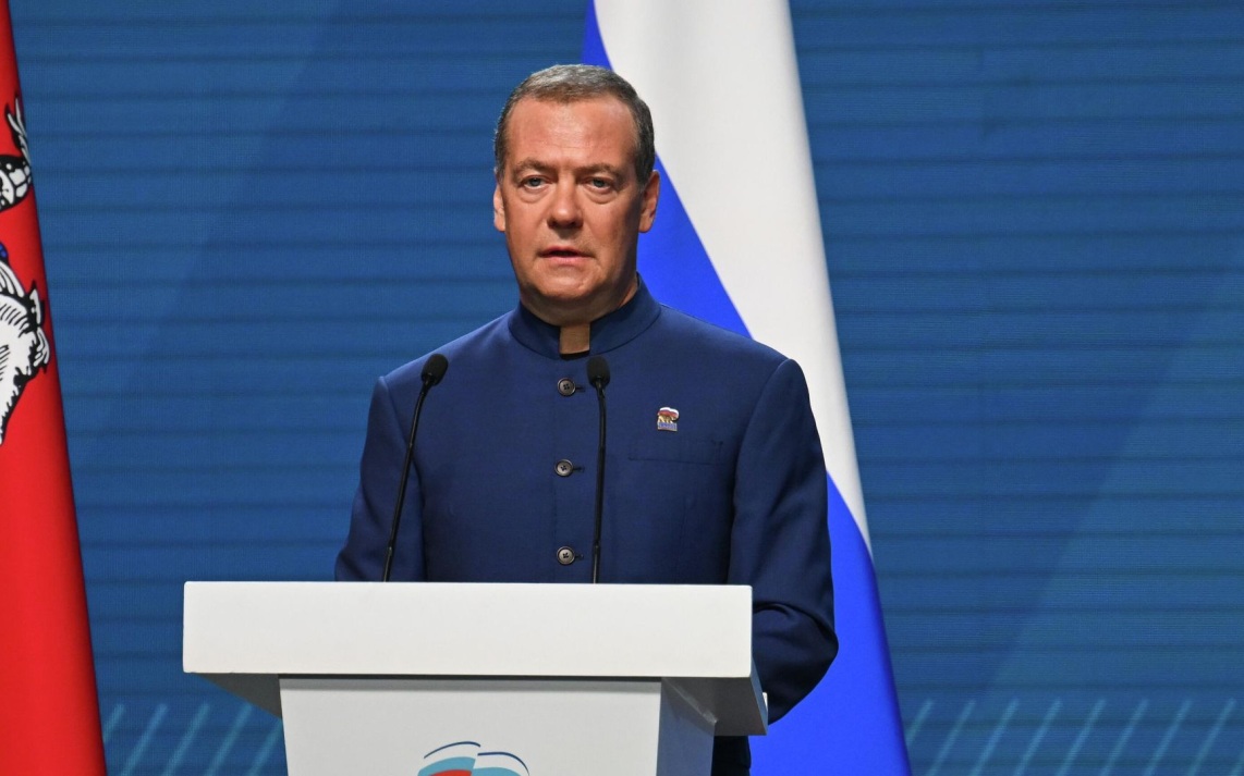 Медведев заявил, что никто из правителей в мире не смеет принимать миссию Бога