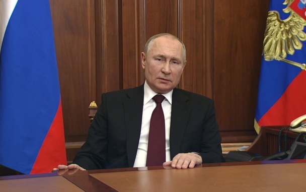 Путин отметил, что власти продолжат обновлять инфраструктуру образования