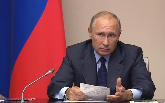 Путин заявил, что родительская любовь должна формировать личность ребенка