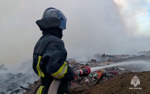 Пожарные ликвидируют возгорание на полигоне ТБО в Ненецком автономном округе