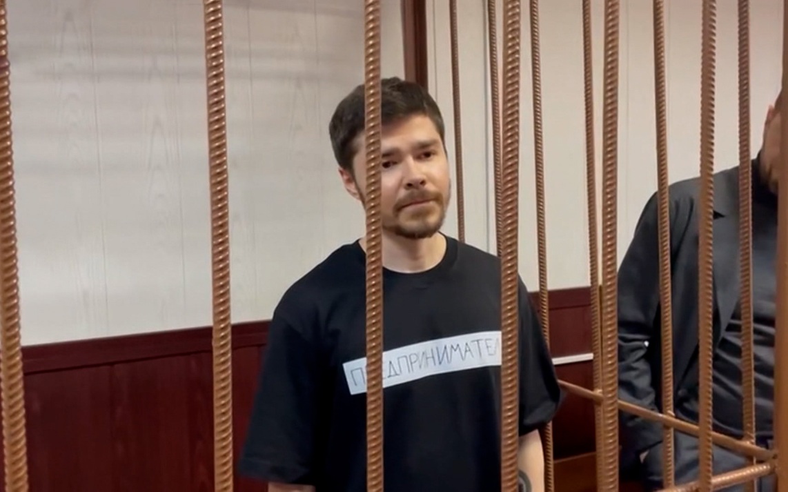 Осужденный за мошенничество блогер Аяз Шабутдинов может освободиться по УДО