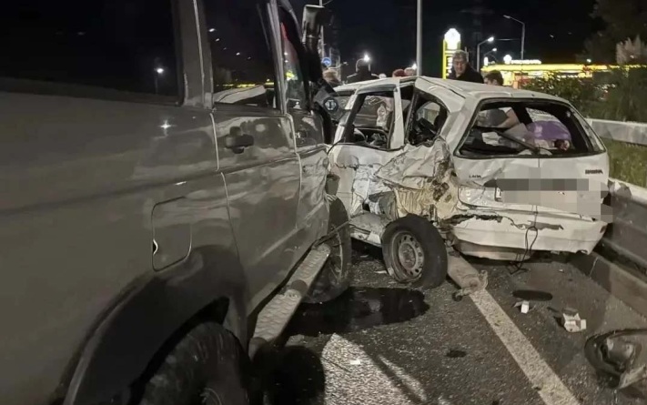 В Сочи "УАЗ" протаранил автомобильную очередь около АЗС, один пострадавший
