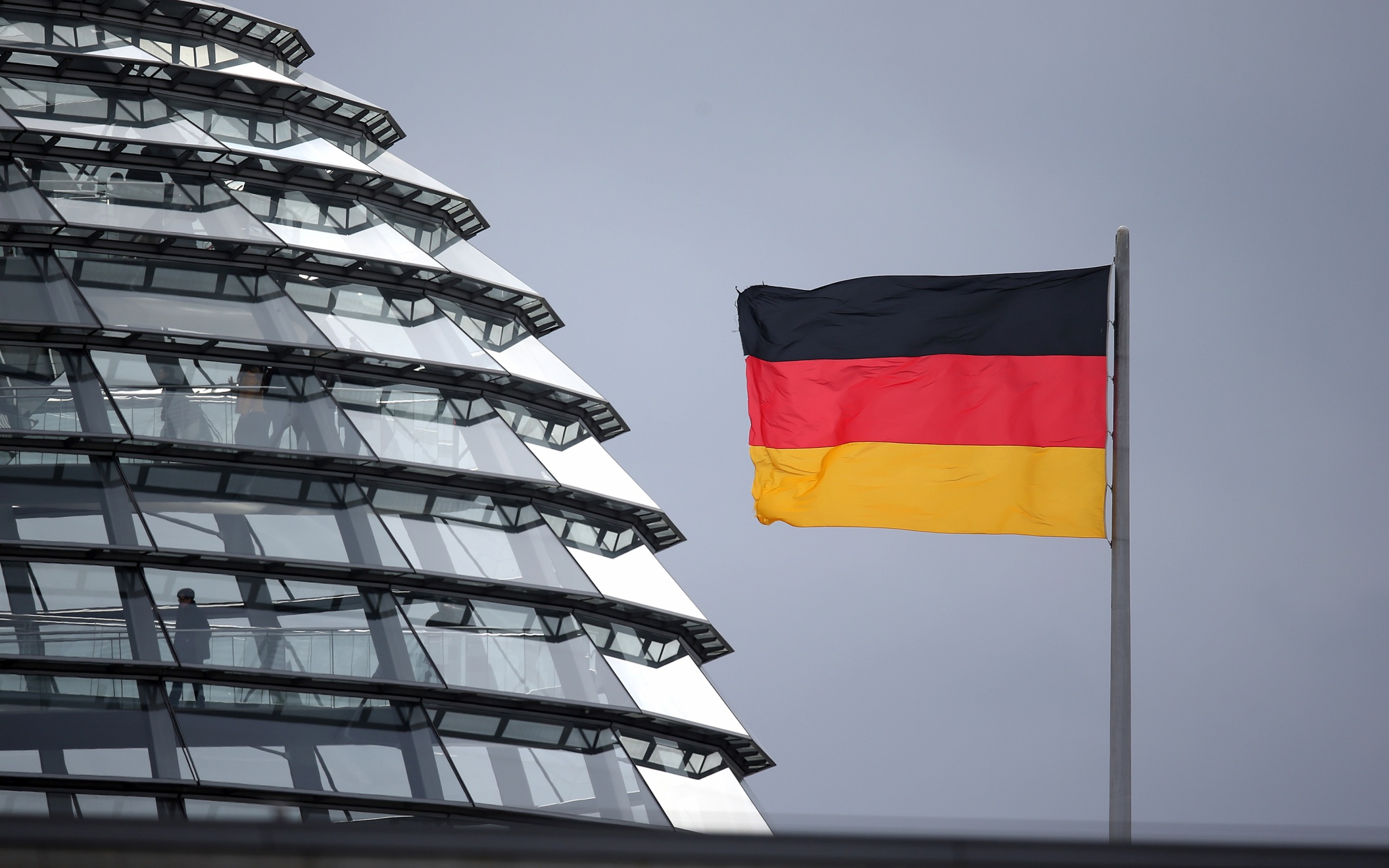 Spiegel: бывший глава разведки Германии работал на Азербайджан