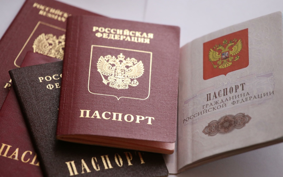 В МВД объяснили, может ли гражданин самостоятельно ставить отметки в паспорт