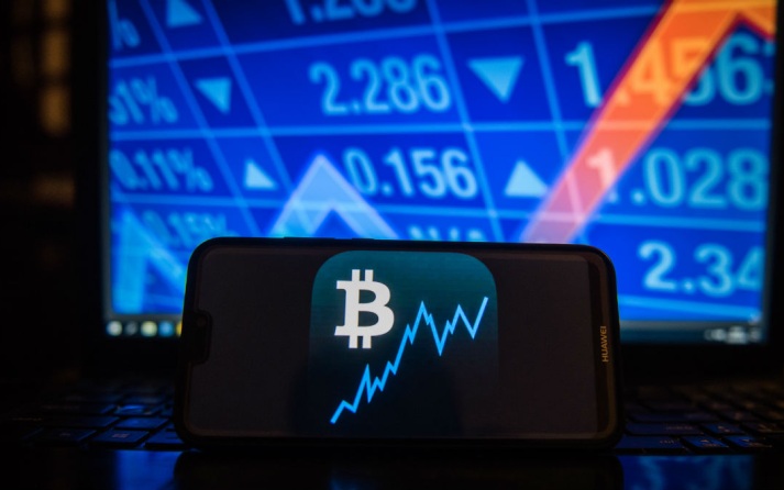 Греф рассказал, почему не стоит включать биткоин в инвестпортфель