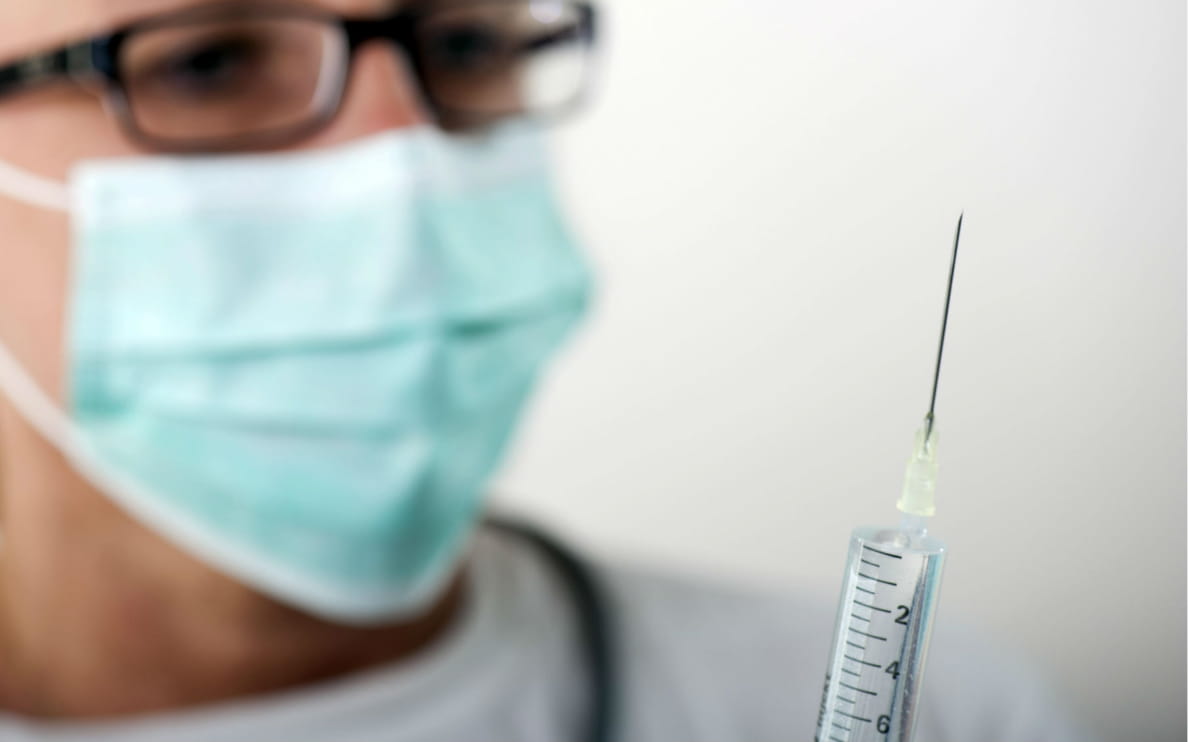 В ФМБА рассказали, как действует российская вакцина "Аллергарда"