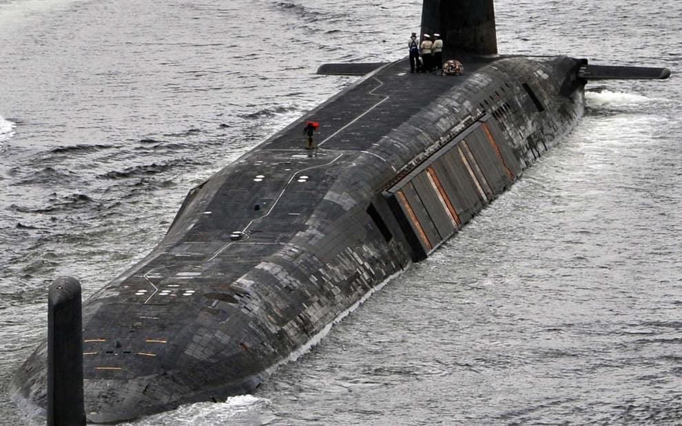 The Sun: британские моряки защищают подлодки от дронов пожарными шлангами