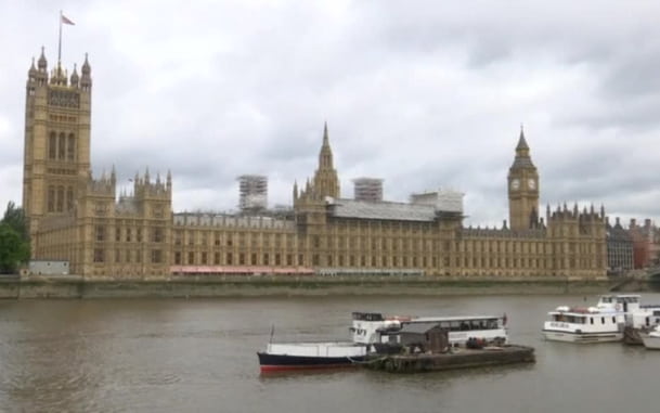 Уроженка Сомали одержала победу на дополнительных выборах в парламент Британии
