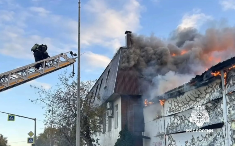 В Уфе площадь пожара в многоквартирном доме составила 875 кв. метров