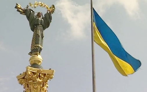 Главный украинский флаг в Киеве приспустят из-за непогоды