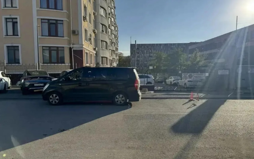 В Симферополе минивэн сбил ребенка, выбежавшего на проезжую часть