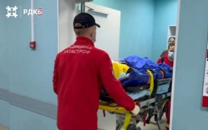 Подростка, пострадавшего от медведя на Алтае, перевезли в Москву