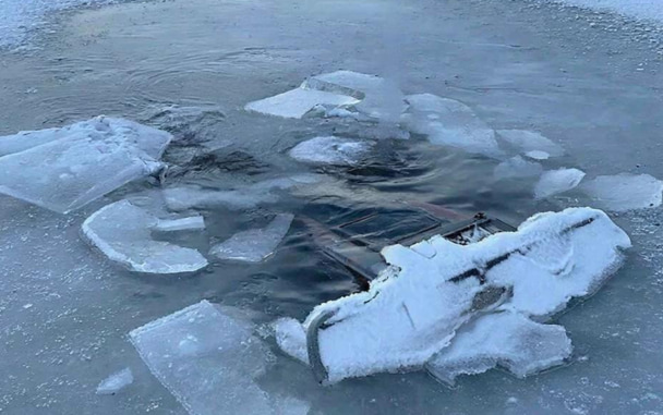 Мужчина на снегоходе погиб, провалившись под лед на озере на Таймыре
