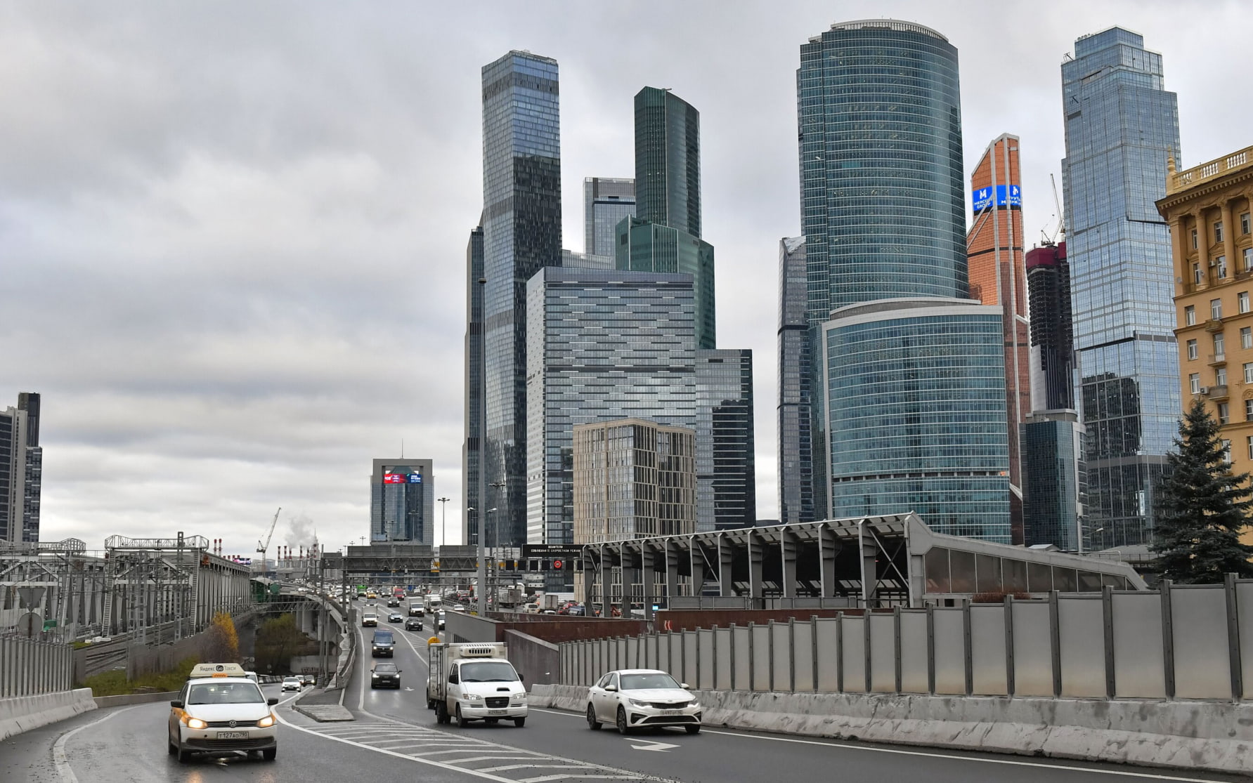 Синоптик рассказал, когда москвичам начинать задумываться о смене летней резины