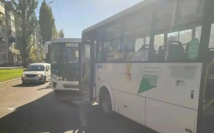 Пять человек пострадали в ДТП с двумя автобусами в Воронеже