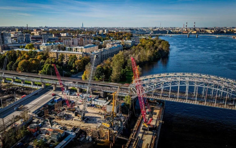 Строители ШМСД приступили к возведению рабочего моста через Неву