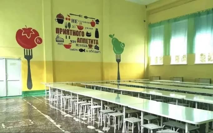 Повар в школе Ачинска потеряла три пальца в кухонном комбайне