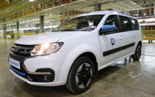 Фургон Lada Largus стал доступен по подписке в сервисе "Lada Легко"