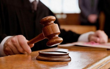 Суд Москвы заочно приговорил к 1 году колонии главреда "Медиазоны" Смирнова