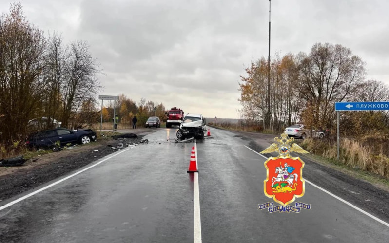 Два автомобиля столкнулись в Чехове, один человек погиб и двое пострадали